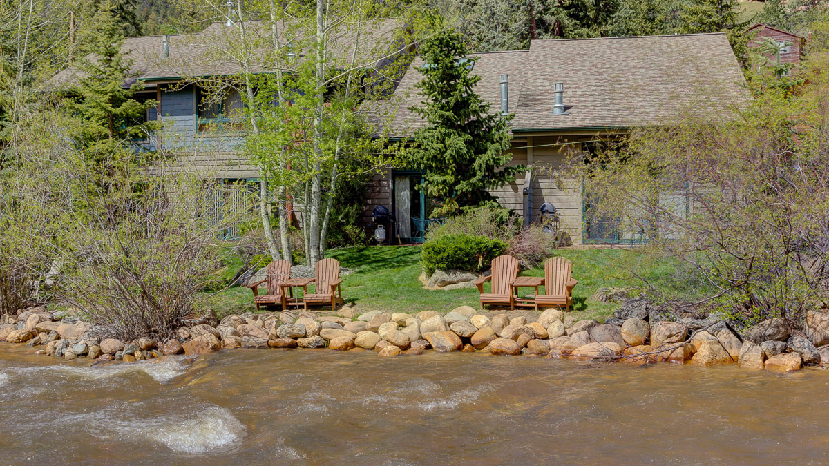 Bear Paw Suites outside